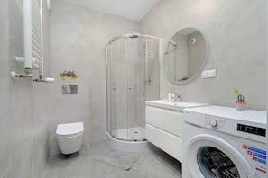 Shower, hair dryer, shampoo - Modern Studio | Parking, Balcony, close to Galeria Posnania (Poznan)