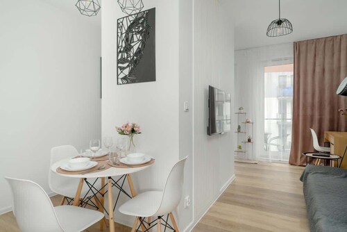 Modern Studio | Parking, Balcony, close to Galeria Posnania