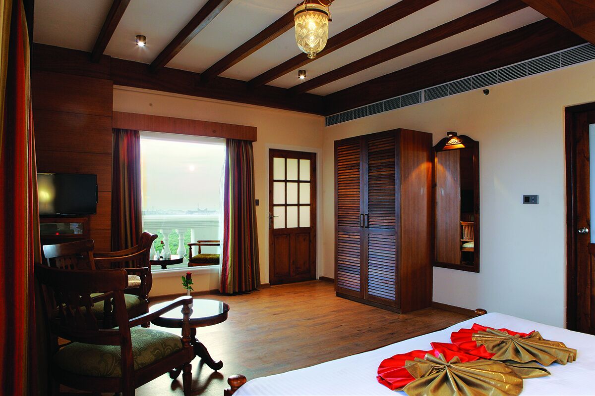 商务套房 | 起居区 | 电视