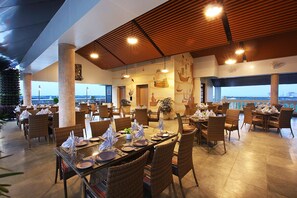 4 bars/lounges - LE MARITIME KOCHI (Kochi)