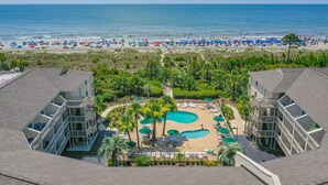 A resort with a pool area, beach, and ocean view. - Amazing 1-bd Beach Villa, best location Hilton Head Island -Heart of the Island! (Hilton Head Island)