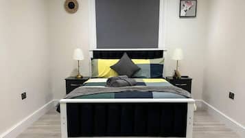 Setrika/meja setrika, Wi-Fi gratis, dan seprai linen