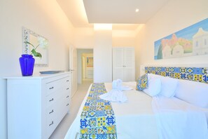 2 bedrooms, in-room safe, iron/ironing board, free WiFi