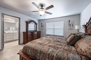 3 habitaciones, tabla de planchar con plancha, wifi y ropa de cama
