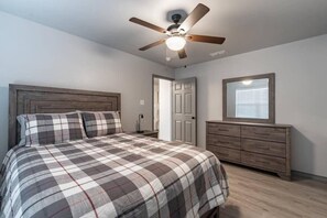 3 soverom, strykejern/-brett, wi-fi og sengetøy