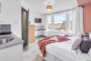 1 chambre, bureau, fer et planche à repasser, Wi-Fi