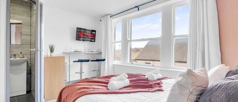 1 bedroom, desk, iron/ironing board, WiFi