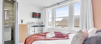 Modern 1C Studio Near Potteries & Dining