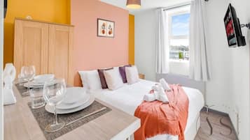 1 chambre, bureau, fer et planche à repasser, Wi-Fi