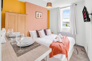 1 bedroom, desk, iron/ironing board, WiFi