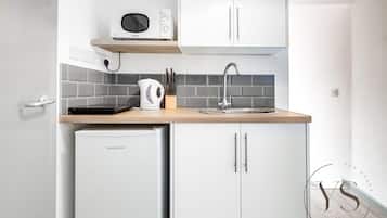 Fridge, microwave, stovetop, toaster