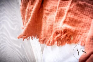 Interior detail - Studio 1E – Cozy Stay with Wi-Fi + TV (Stoke-on-Trent)