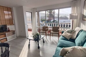 Smart TV - Apartamento Amplio y Tranquilo con Vistas al Mar 4 (CN)