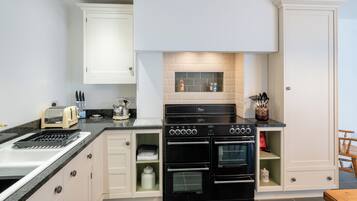 Réfrigérateur, micro-ondes, four, lave-vaisselle