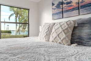 2 habitaciones, escritorio, tabla de planchar con plancha y wifi gratis