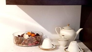 A tea set with a teapot and two cups on a countertop. - 2 Bedroom Apartment in Pisa (Pisa)