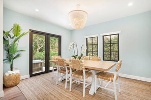 Dining - The Elysian I By Hotel Home Stays (West Palm Beach)