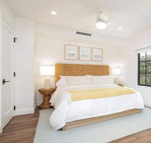 4 habitaciones, escritorio y tabla de planchar con plancha 