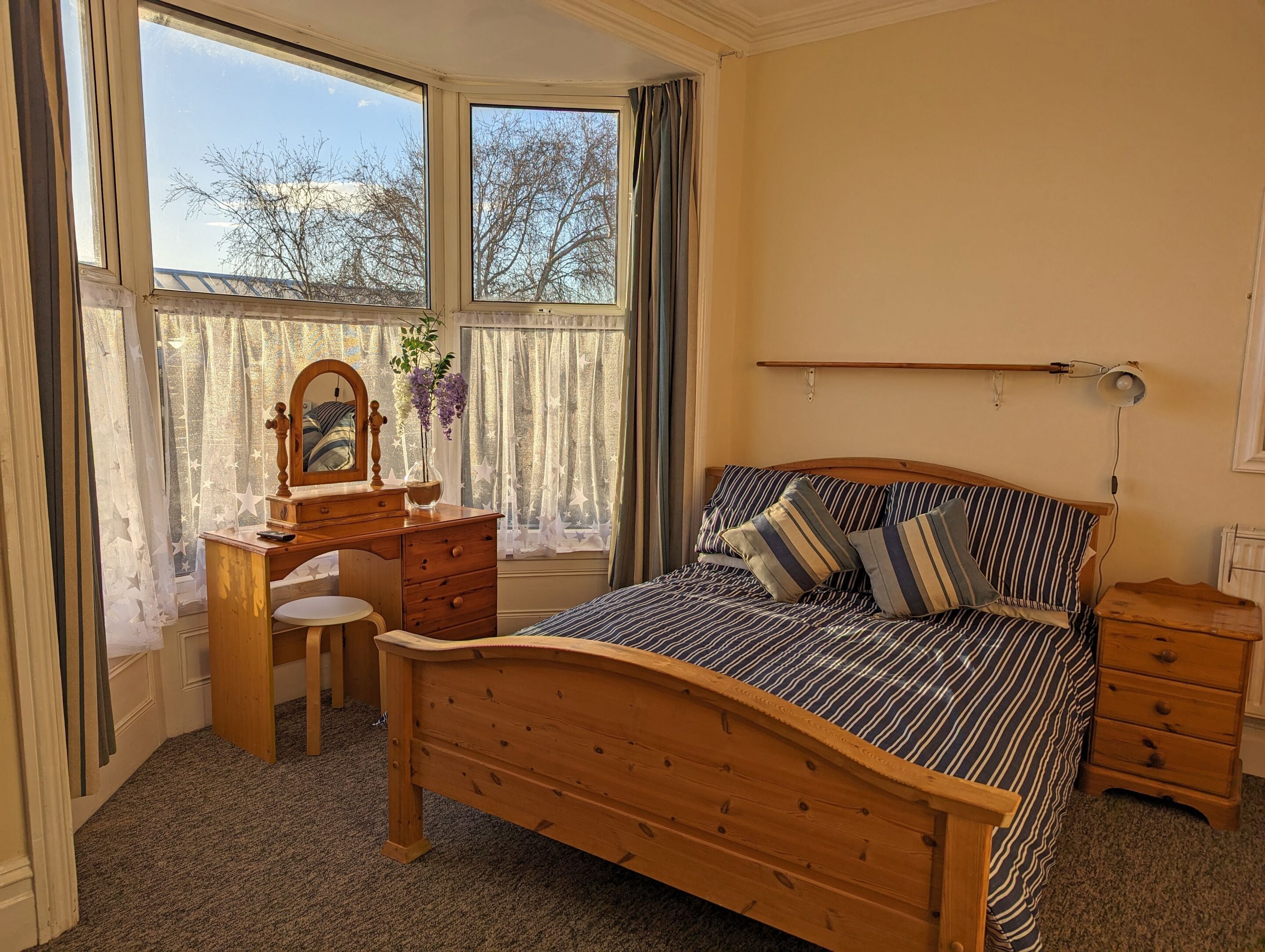 Deluxe Suite, Ensuite (Gold) | Premium bedding, blackout drapes, iron/ironing board, free WiFi