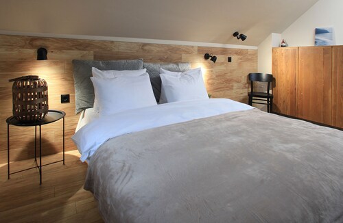 7-bedroom hotel suites in amazing Borovets with WiFi