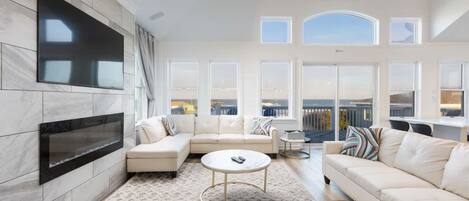 Télévision, cheminée, espaces bureaux