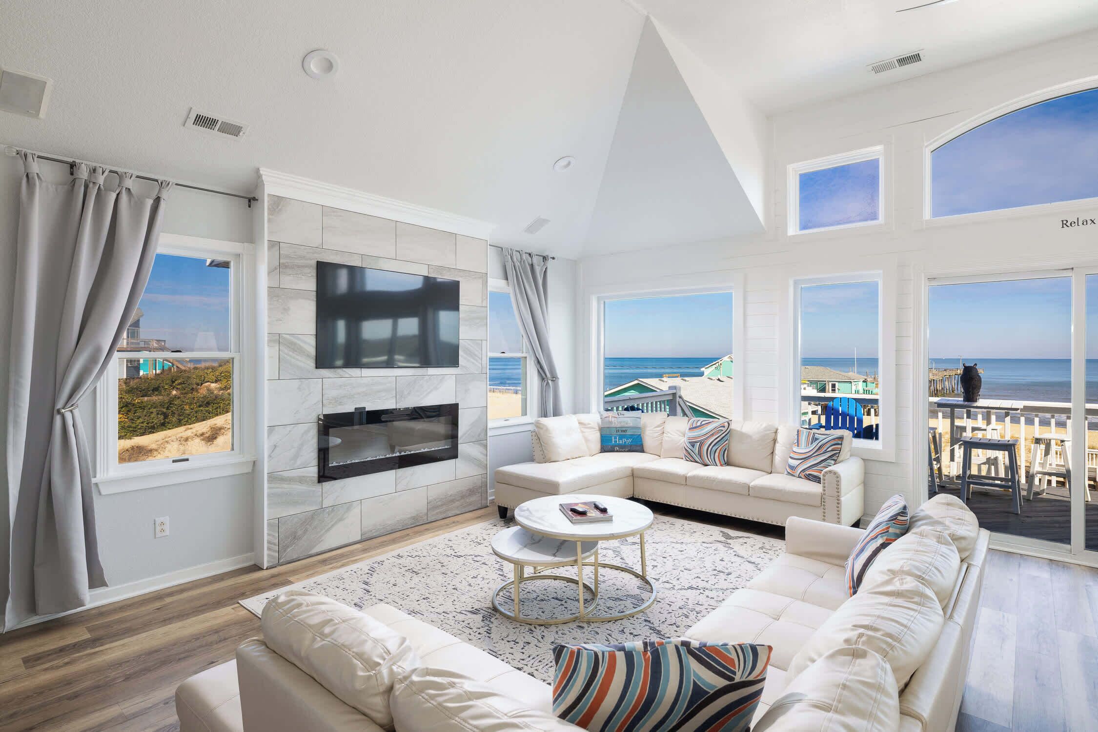 Televisie, een open haard en een kantoor