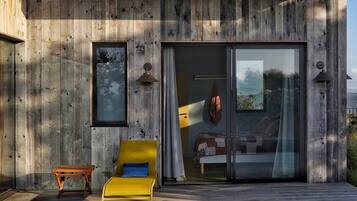 6 bedrooms, iron/ironing board, WiFi, bed sheets