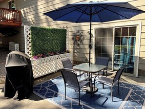 Outdoor dining - Modern North Idaho Apartment | Great Location | 10 Min to Downtown (Coeur D'Alene)