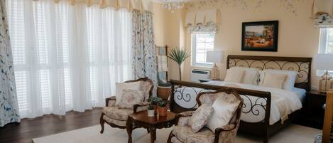 1 bedroom, bed sheets