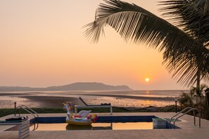 Outdoor pool - 3 BHK Private villa with pool, WiFi, AC and Kitchen & Car Parking (Siolim)