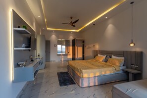 3 bedrooms, iron/ironing board, WiFi, bed sheets - 3 BHK Private villa with pool, WiFi, AC and Kitchen & Car Parking  (Siolim)