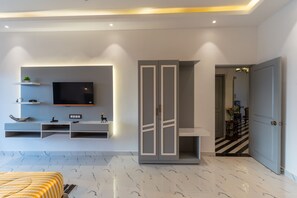 3 bedrooms, iron/ironing board, WiFi, bed sheets - 3 BHK Private villa with pool, WiFi, AC and Kitchen & Car Parking  (Siolim)