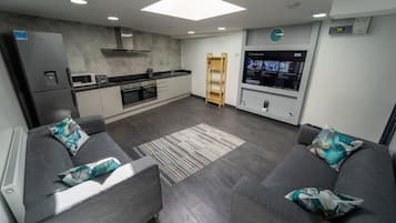 Studio | Wohnbereich | Fernseher