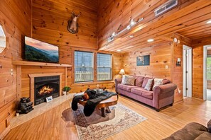 Televisión y chimenea 