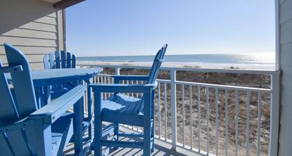 Oceanfront ! All linens included ! Stunning view ! 2BR/2BA. WindJammer Condos