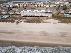 Plage, chaises longues