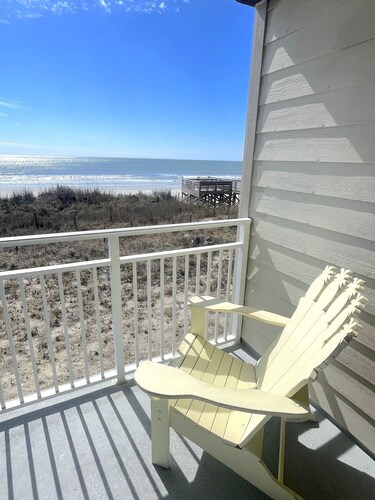Oceanfront ! All linens included ! Stunning view ! 2BR/2BA.  WindJammer Condos