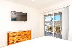 4 bedrooms, iron/ironing board, free WiFi