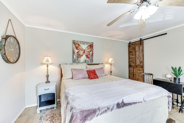 Apartment (0 Bedroom) | Interior - New Blaine Studio - Walk to Lake Dardanelle! (New Blaine)