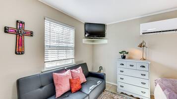 Apartment (0 Bedroom) | Interior