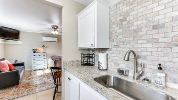 Apartment (0 Bedroom) | Interior