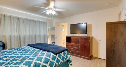 Near Airport & Dtwn: Breezy Fresno Home!
