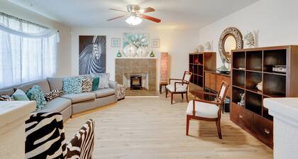 Near Airport & Dtwn: Breezy Fresno Home!