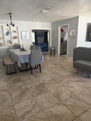 Interior - Charming 3-bedroom house with WiFi in peaceful downtown Palatka near river.   (Palatka)