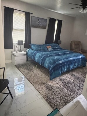 3 bedrooms, iron/ironing board, WiFi, bed sheets