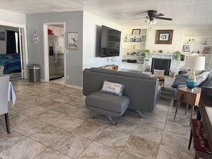 Interior - Charming 3-bedroom house with WiFi in peaceful downtown Palatka near river.   (Palatka)