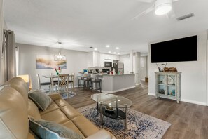 Smart TV - Waterfront boat dock,very close to beach, pool, tennis courts, and sauna. (Panama City Beach)