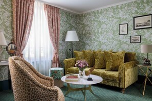 Chambre Deluxe double | Literie de qualité, lit avec matelas en mousse à mémoire, minibar