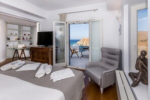 8 bedrooms, free WiFi, bed sheets - Inviting 8-bed Villa in Ermoupoli - Villa Blueros (Syros)