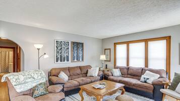 House (2 Bedrooms) | Interior